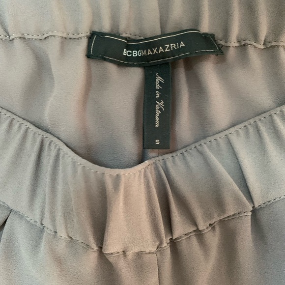 BCBG Max Azria Lightweight Olive Green Shorts with Elastic Waist & Pockets Small - Picture 8 of 11